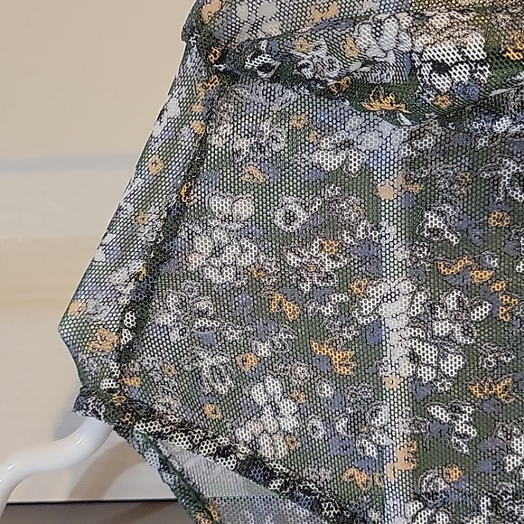 Max Studio Knit Mesh top Size:Large - Picture 8 of 10